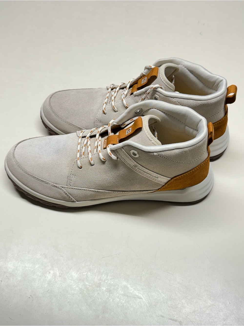 Caterpillar Men’s Gray/Brown Suede Lace-Up Sneakers size women’s 9 / men’s 7 US
